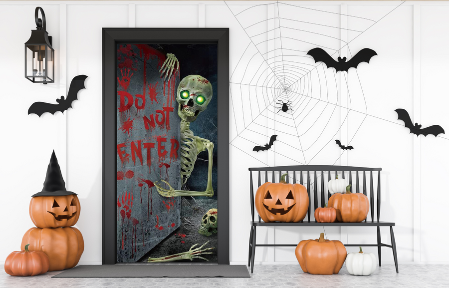 Cubierta para puerta de entrada con esqueleto de Halloween goteando sangre