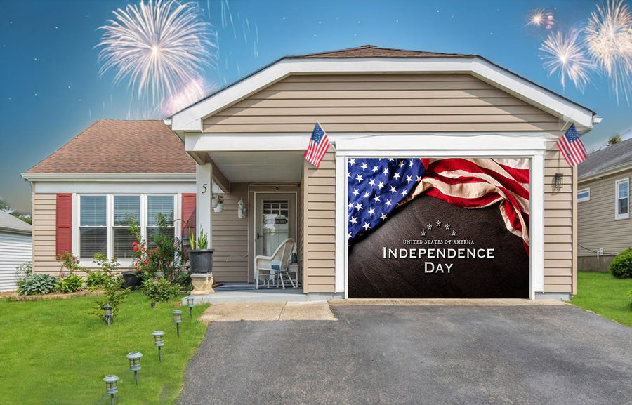 Feliz Día de la Independencia, 4 de julio. Bandera estadounidense sobre fondo de piedra oscura. Banner para puerta de garaje.