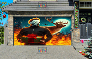 Decoración navideña para puerta de garaje con Michael Myers sosteniendo un regalo