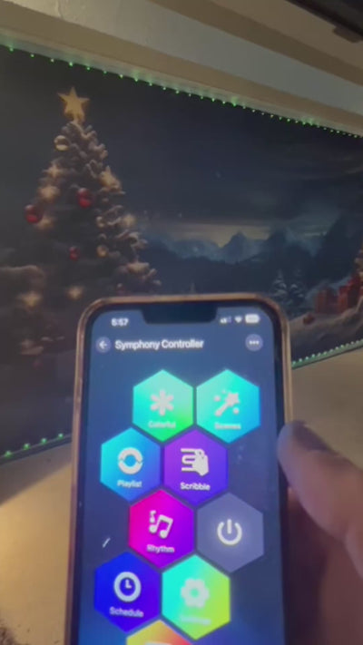 Decoración navideña y de Año Nuevo para la celebración de las fiestas familiares tradicionales de invierno: revestimiento mural para la puerta del garaje