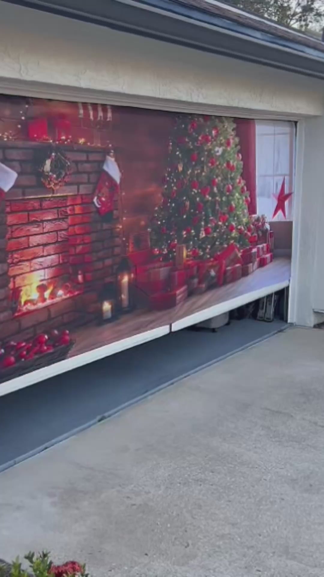 Decoración navideña para interiores: Árbol brillante, chimenea, regalos, revestimiento para puerta de garaje.