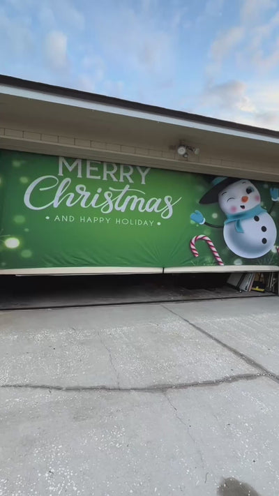 Feliz Navidad, muñeco de nieve sobre fondo verde: revestimiento para puerta de garaje, decoración para el hogar