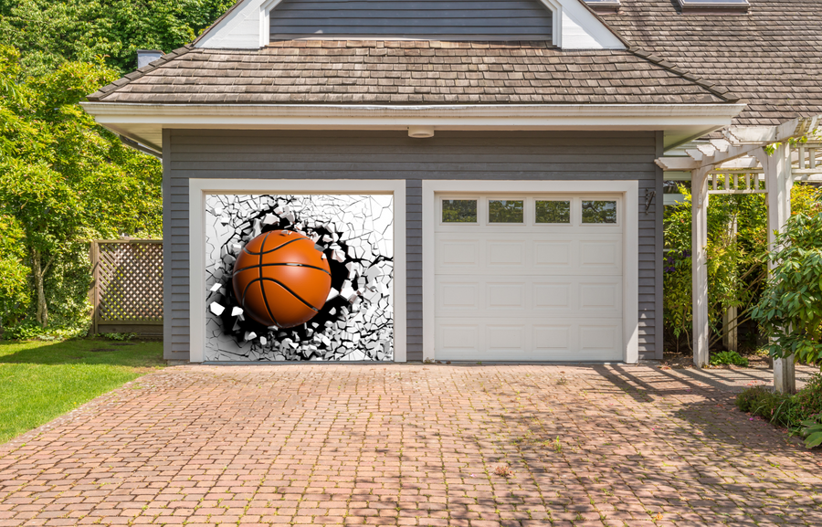 Basketball bryder gennem hvid væg – garageportovertræk