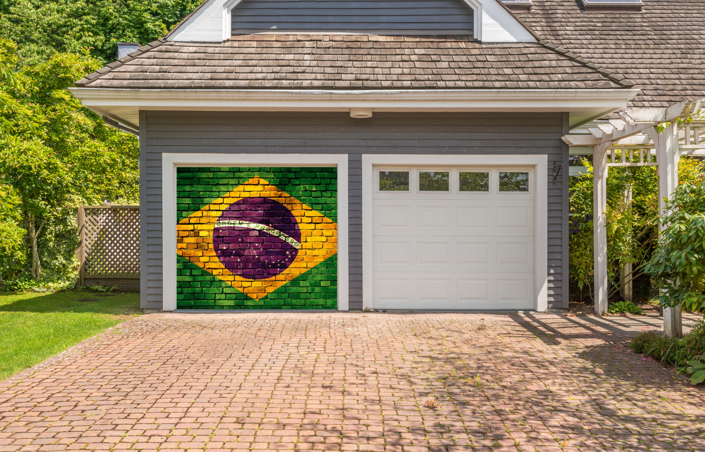 דגל ברזיל על קיר לבנים כיסוי דלת מוסך