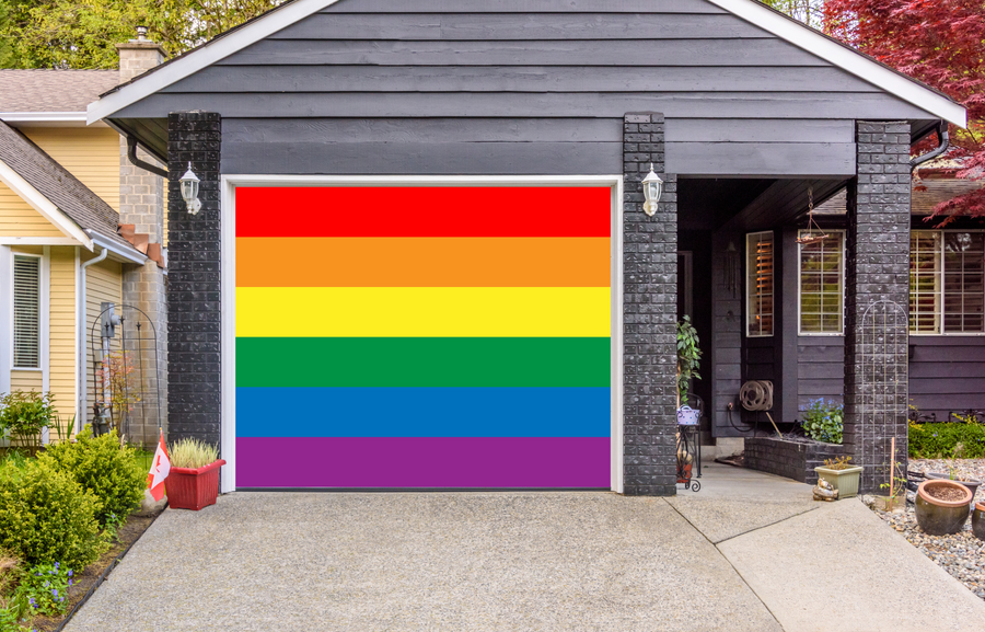 Cubierta para puerta de garaje con la bandera del orgullo arcoíris