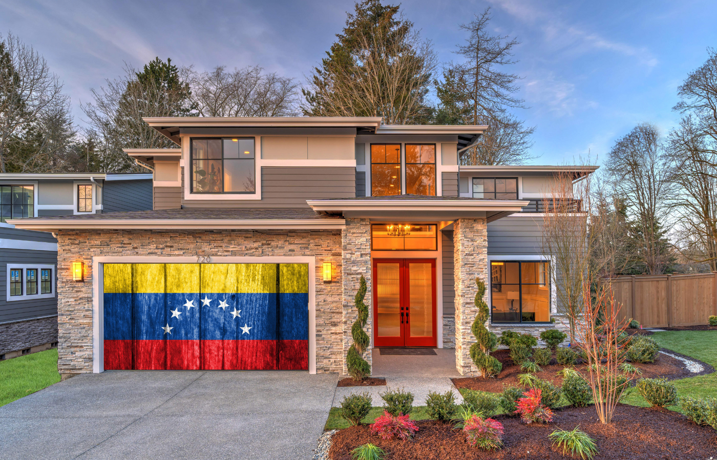 כיסוי דלת מוסך מעץ דגל ונצואלה